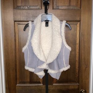 EUC Size Medium, Wet Seal, Gray & White Vest
